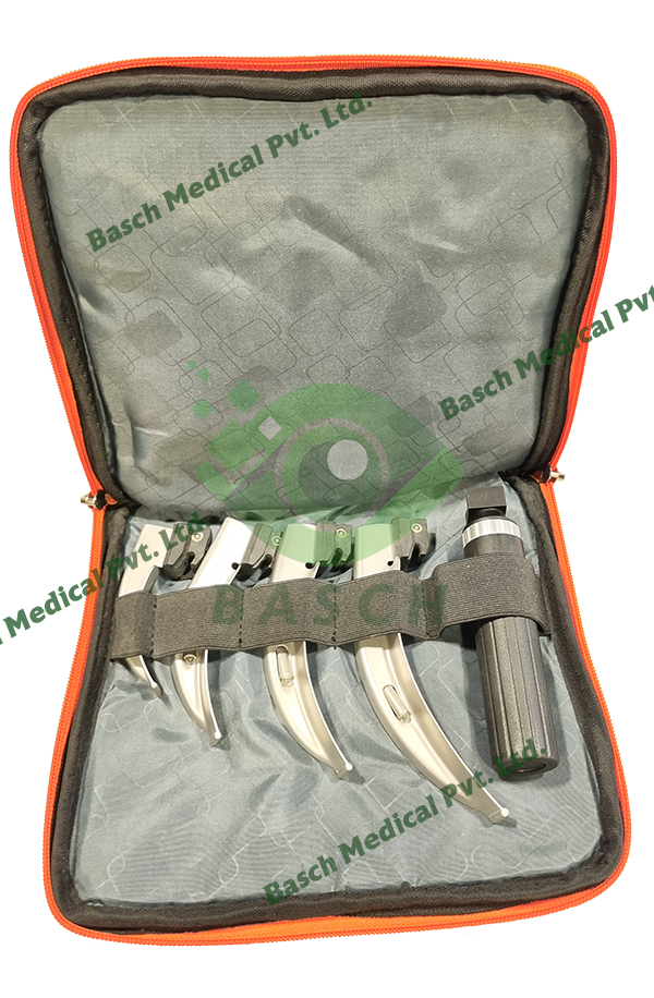 Conventional DISPOSABLE Blades Light with Black Plastic Heel METALED MAC 4 Blades & Handle in Plastic Case