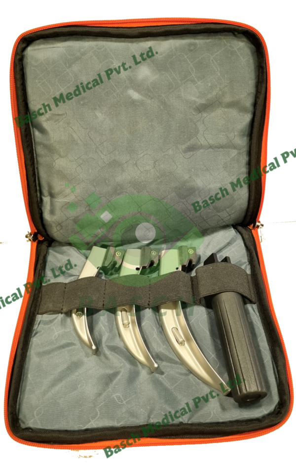 Conventional DISPOSABLE Blades Light with Black Plastic Heel METALED MAC 3 Blades & Handle in Plastic Case